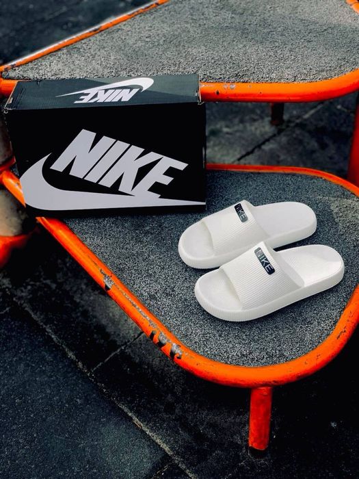 Женские шлепанцы Nike шлепанцы найк белые шльопки удобные шльопанцы уличные женские найк слансы пляжная обувь