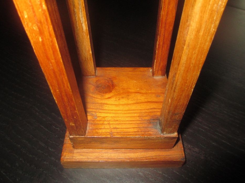 Altar antigo para Santo de Igreja