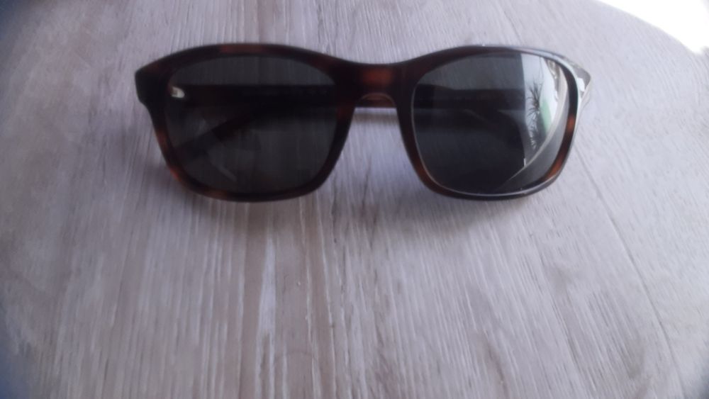 Óculos de sol castanhos