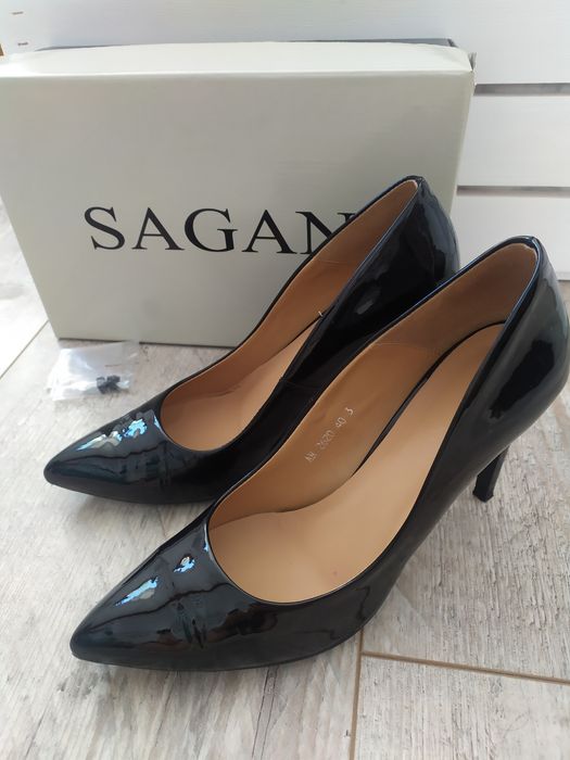 Czarne lakierowane półbuty/szpilki SAGAN r.40