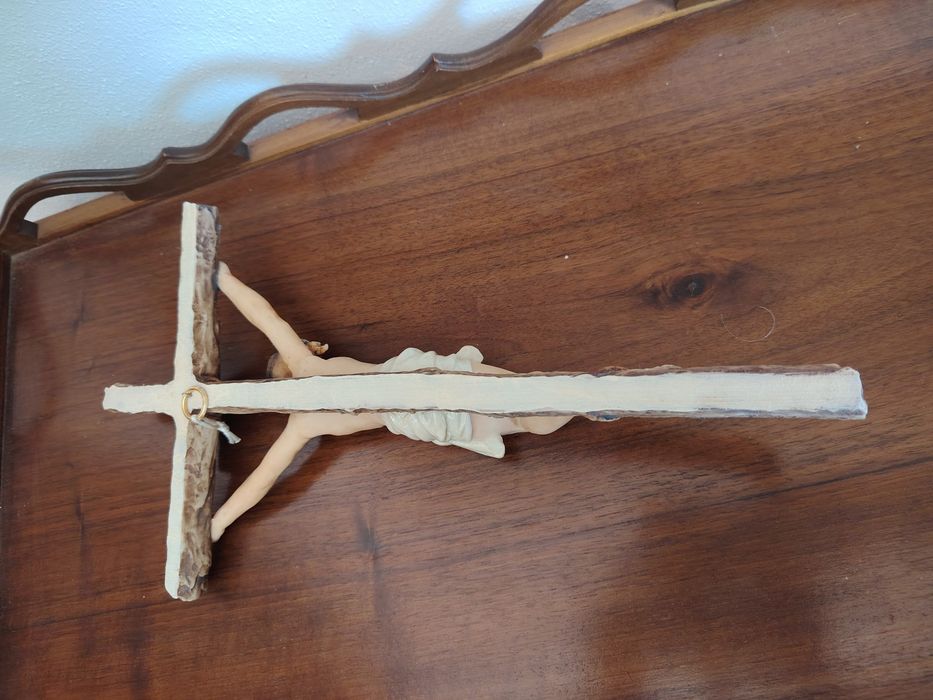 Crucifixo em Porcelana Fina Italiana