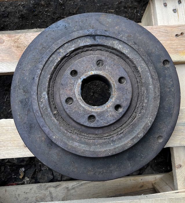 Amortyzator drgań silnik Mercedes Om352 A  kombajn claas Dominator