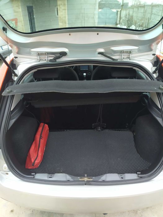 форд фієста 1.4 бензин у хорошому стані.