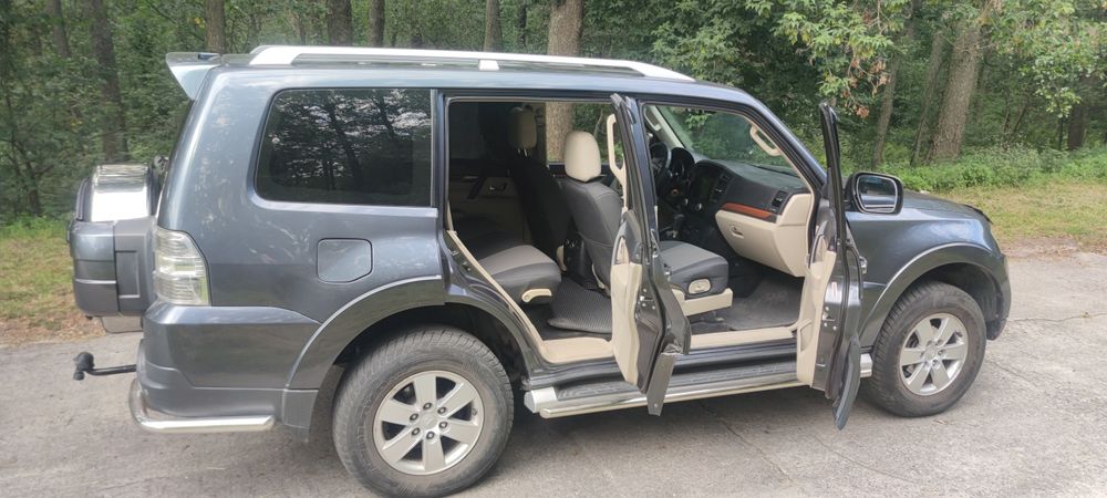 Mitsubishi pajero 4