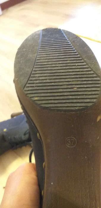 Sapatos pretos com salto