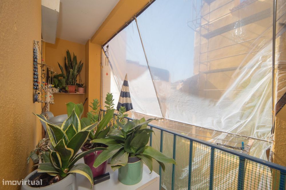 Apartamento T2+1 com cave e espaços adicionais na Tv. Nazaré, Lisboa