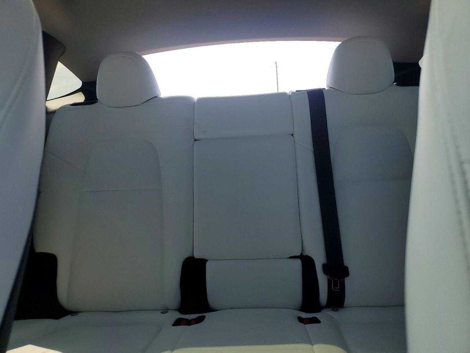 Tesla Model Y 2021 /