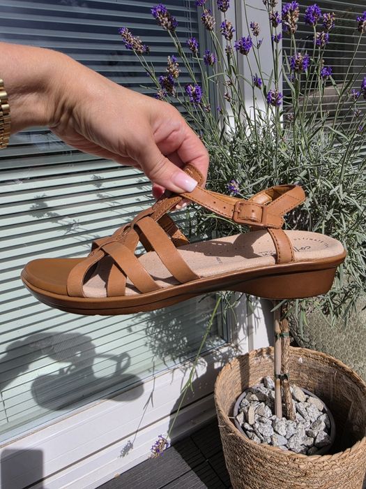 Clarks skóra naturalna 38