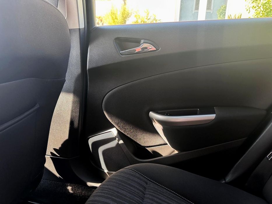 Opel Astra 1.3 - Ano: 2010