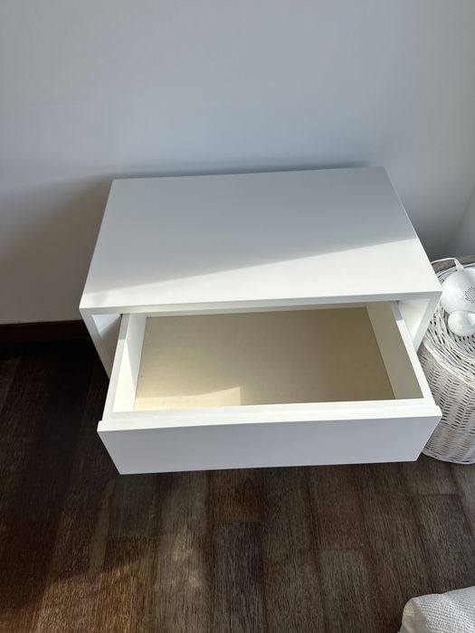 Conjunto duas mesas de cabeceira + comoda