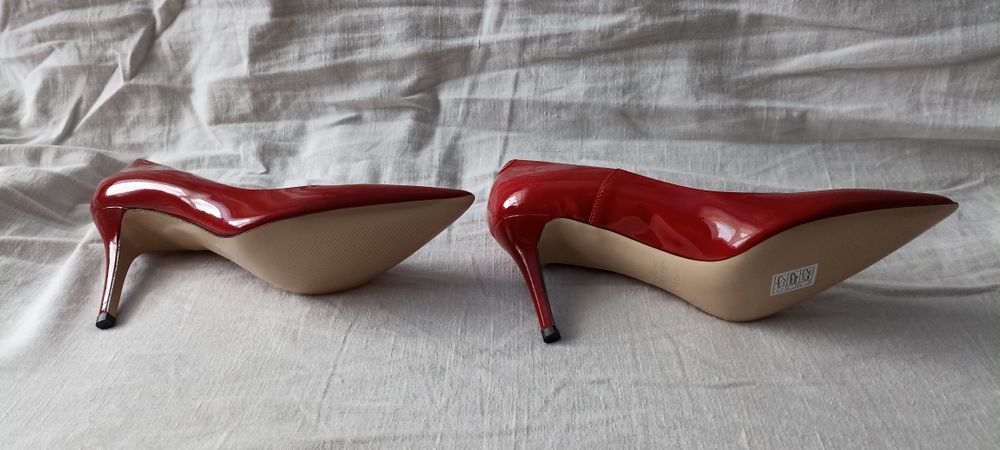 Nowe Czerwone lakierowane szpilki Gino Rossi 41