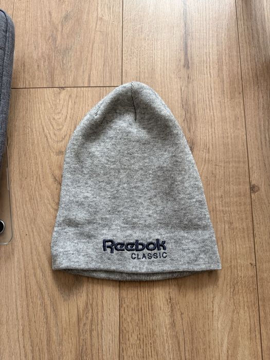 Шапка Reebok.