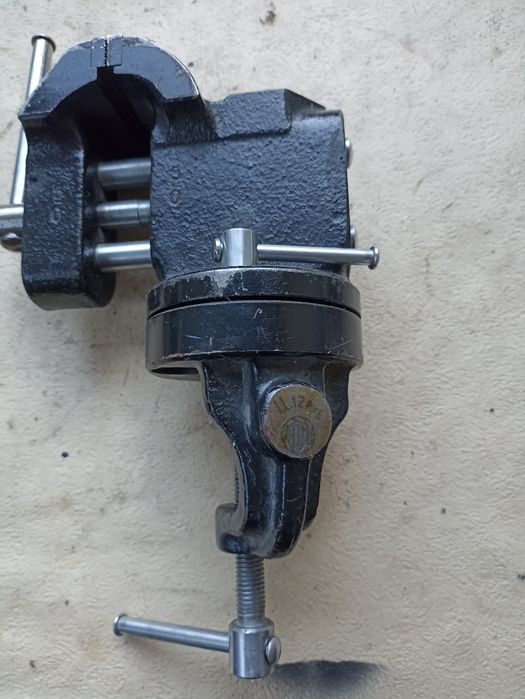 Тиски поворотные производства СССР новые