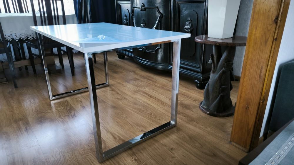 Stół biały wysoki połysk HG nogi chrom LOFT