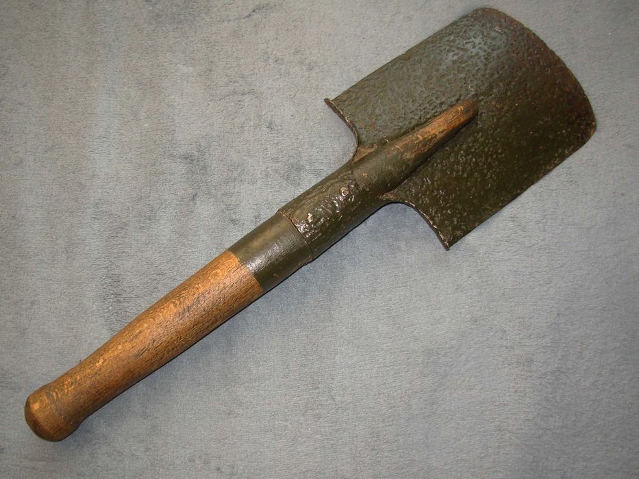 Stara sowiecka saperka II W.Ś.