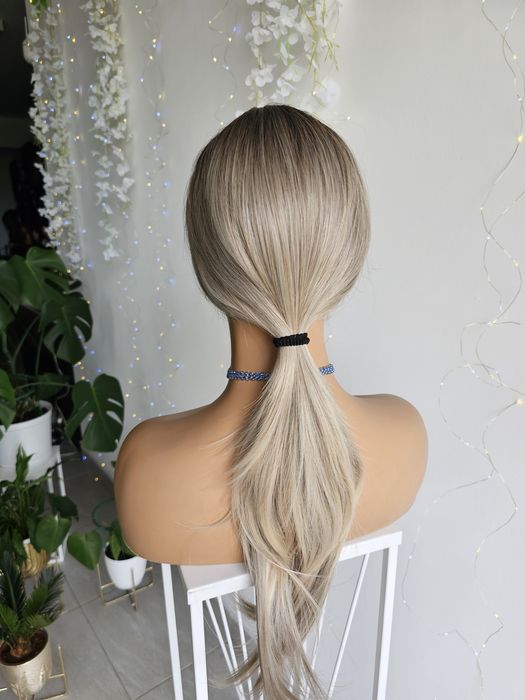 Długa peruka Lea chłodny szampański blond 3d naturalna gęstość