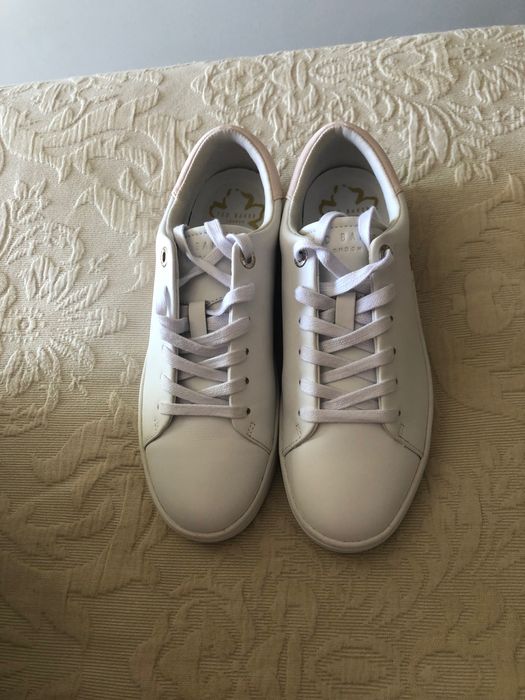 Sapatilhas brancas Ted Baker, NOVAS, nunca usadas. Tamanho 37