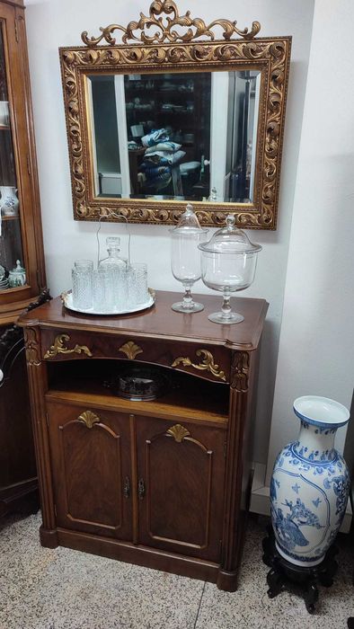 Antigo móvel bar/licoreiro