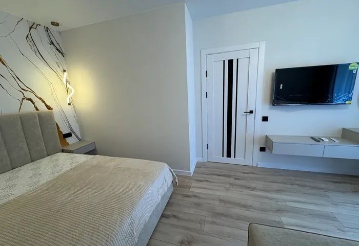 Продаж Нова квартира у центрі (меблі+техніка)
