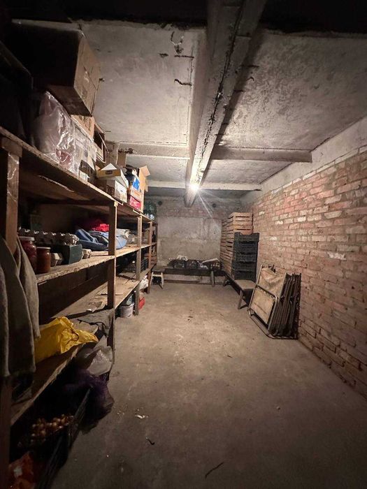 Продаж цегляного двоповерхового будинку в с. Березна