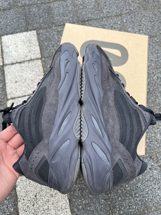 Adidas Yeezy Boost 700 V2 Vanta buty sneakersy czarne 45 1/3