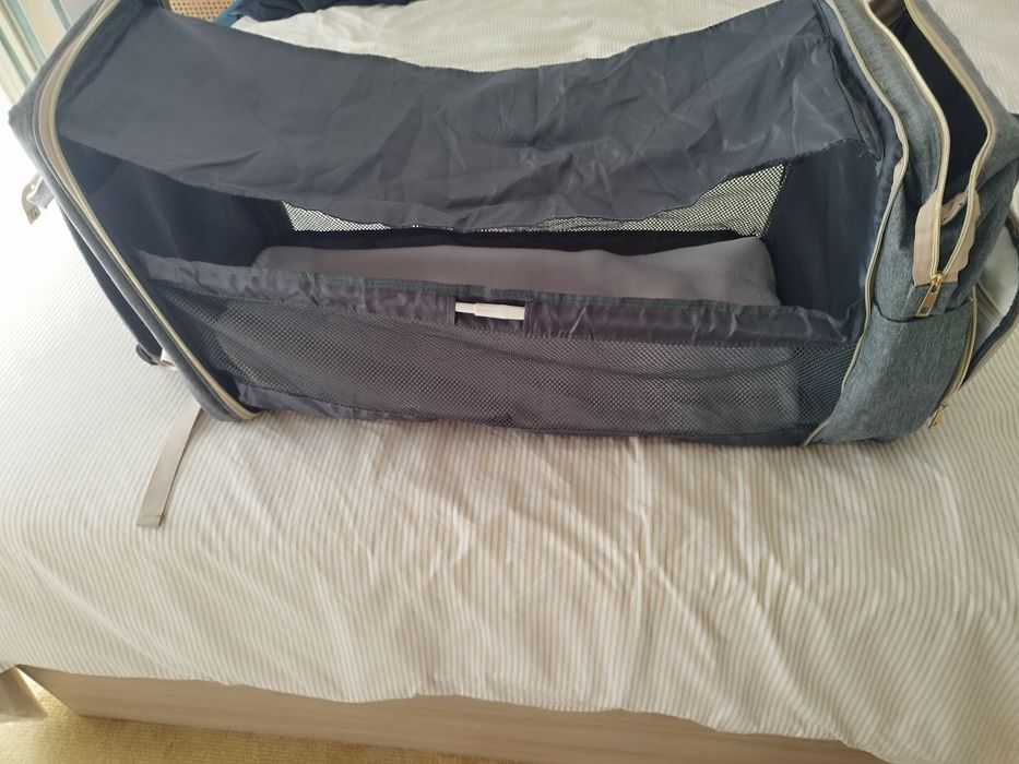 Mochila maternidade e berço portátil