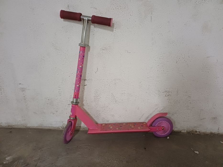 Trotineta cor de rosa