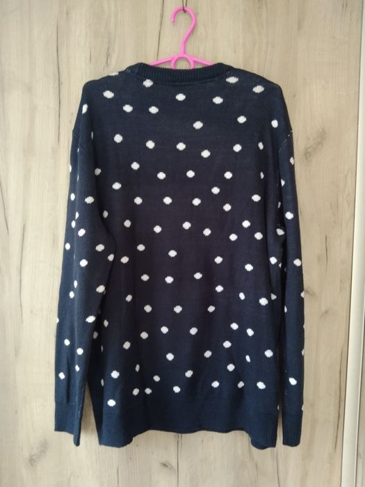 Piękny sweter świąteczny, zimowy piesek