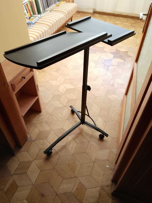 2 stoliki do pracy z laptopem , lub do czytania  partytury