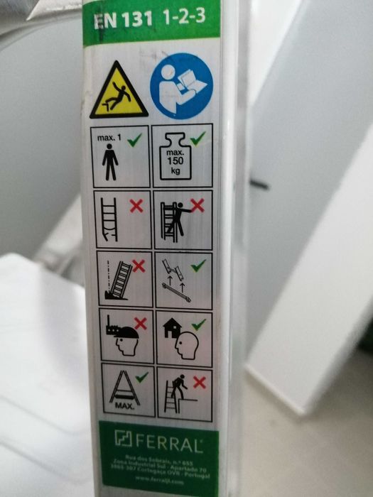 Escadote multiusos em alumínio praticamente Novo!*