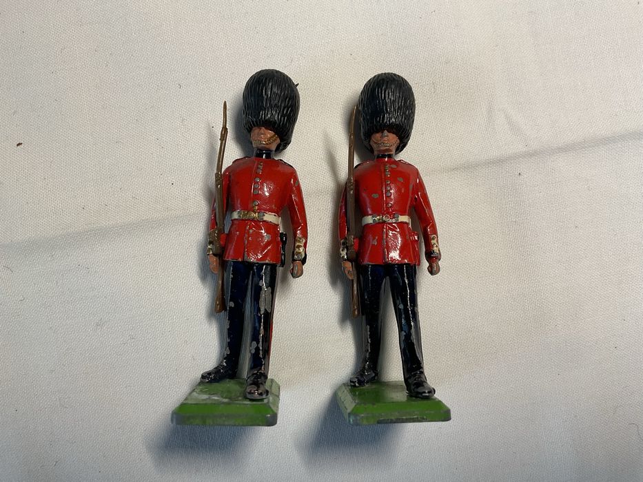 Soldadinhos de chumbo ingleses da marca Britains