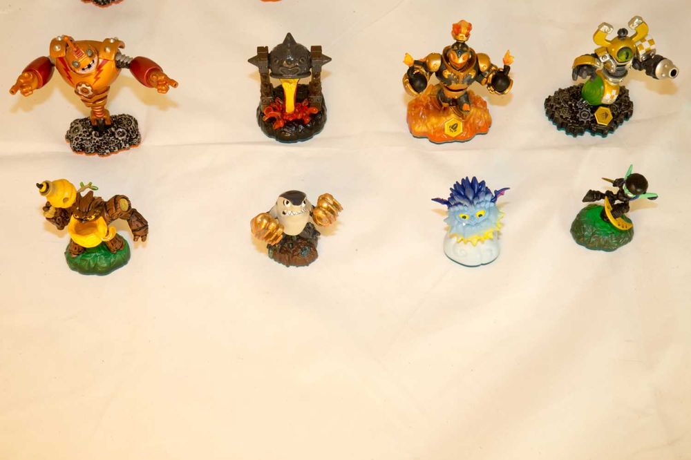 Conjunto Lote Skylanders 30 Figuras e Saco Original