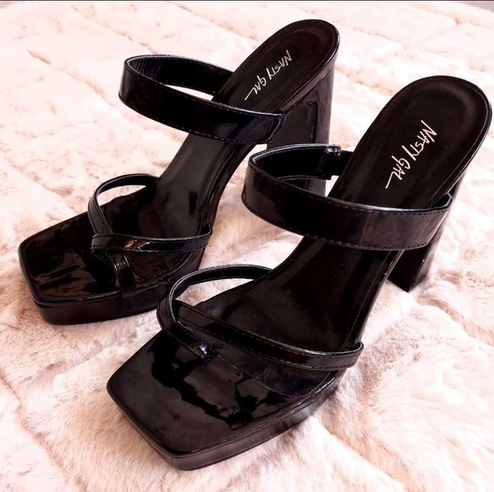 Lakierowane czarne platformy 39 Nasty Gal