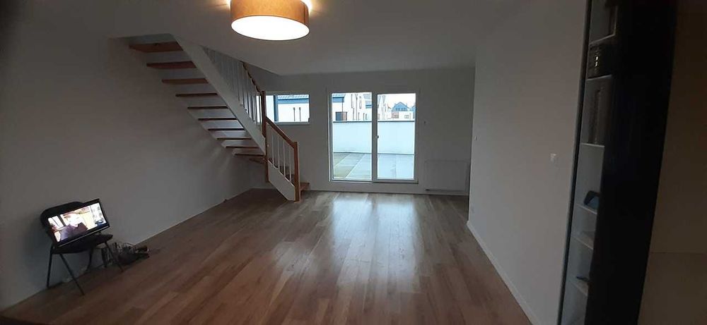 Nowoczesne, dwupoziomowe mieszkanie 75 m² z tarasem 30 m² i 2 miejscami postojowymi – Koninko (pod Poznaniem)
