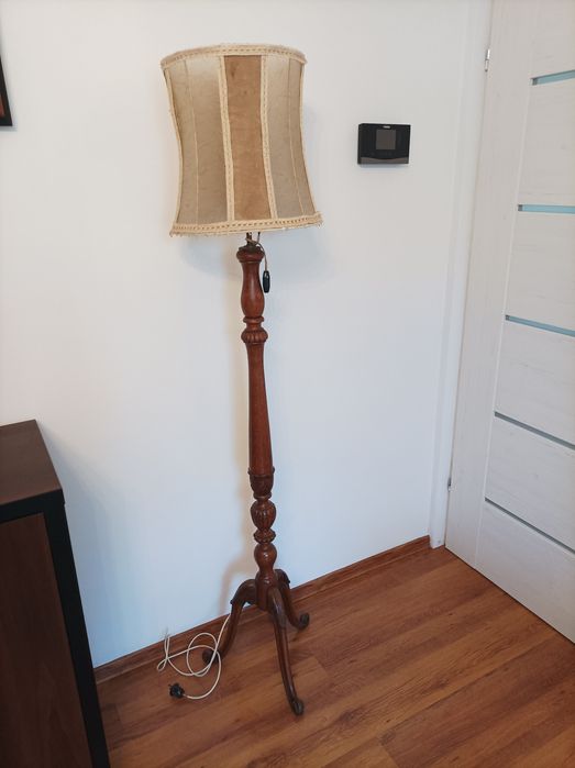 Lampa stojąca podłogowa