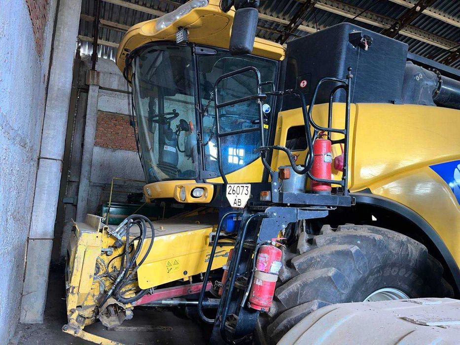 Комбайн New Holland CX8080