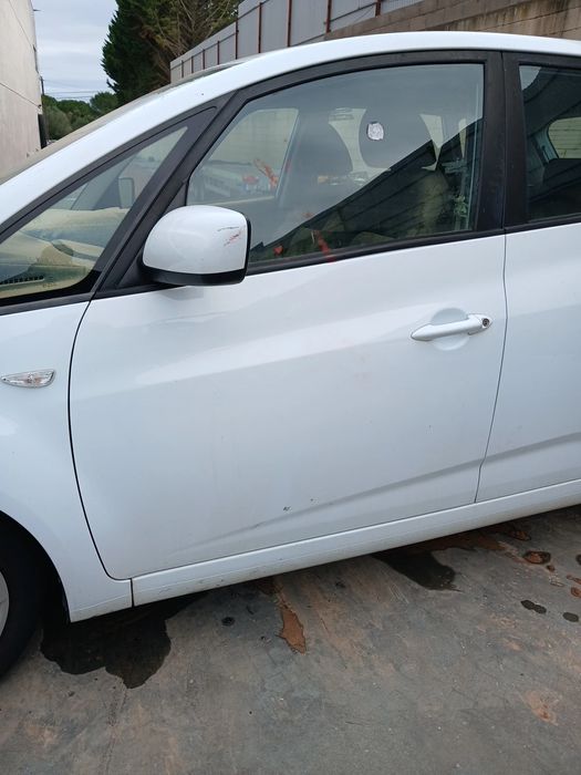 Porta frente esquerda KIA Venga Van (YN)