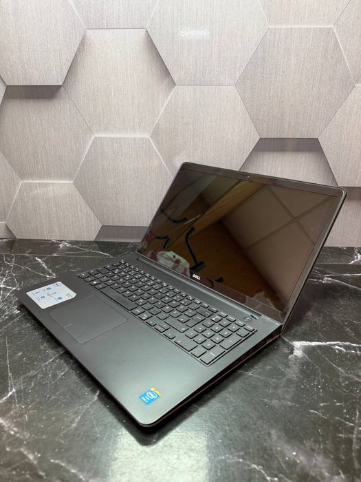 Ноутбук Dell P39F