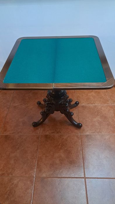 Mesa de Jogo em Madeira