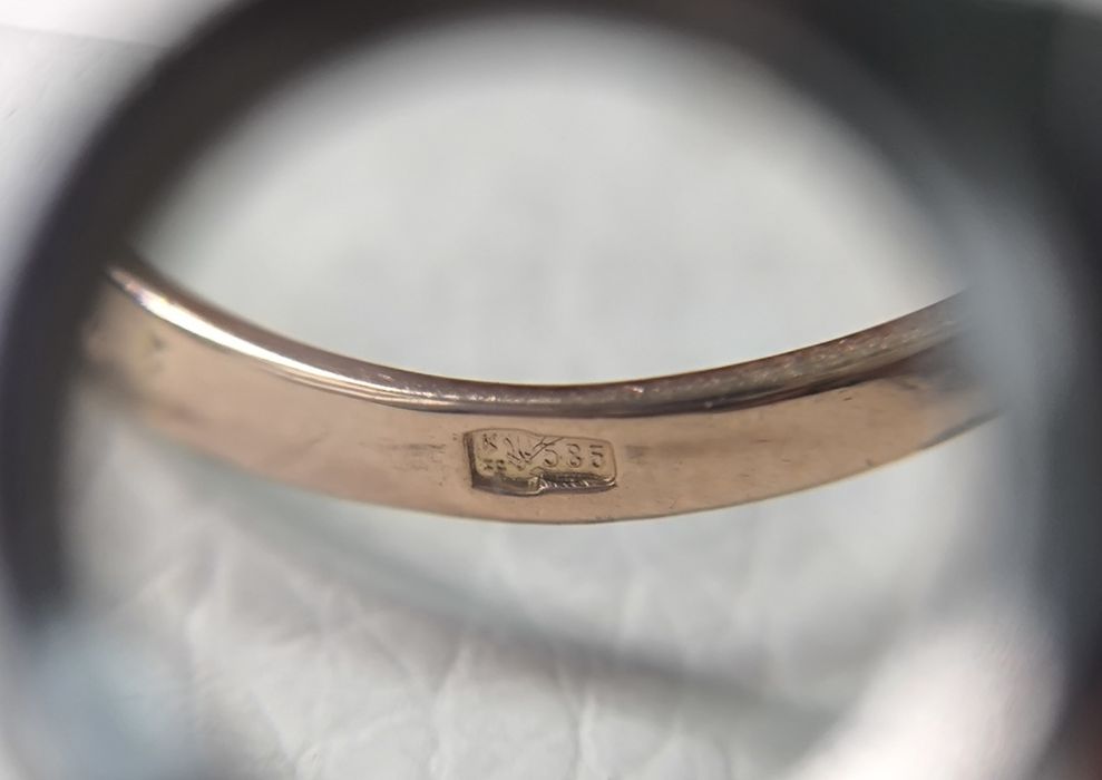 Кольцо золотое с изумрудом и бриллиантами. 2.49