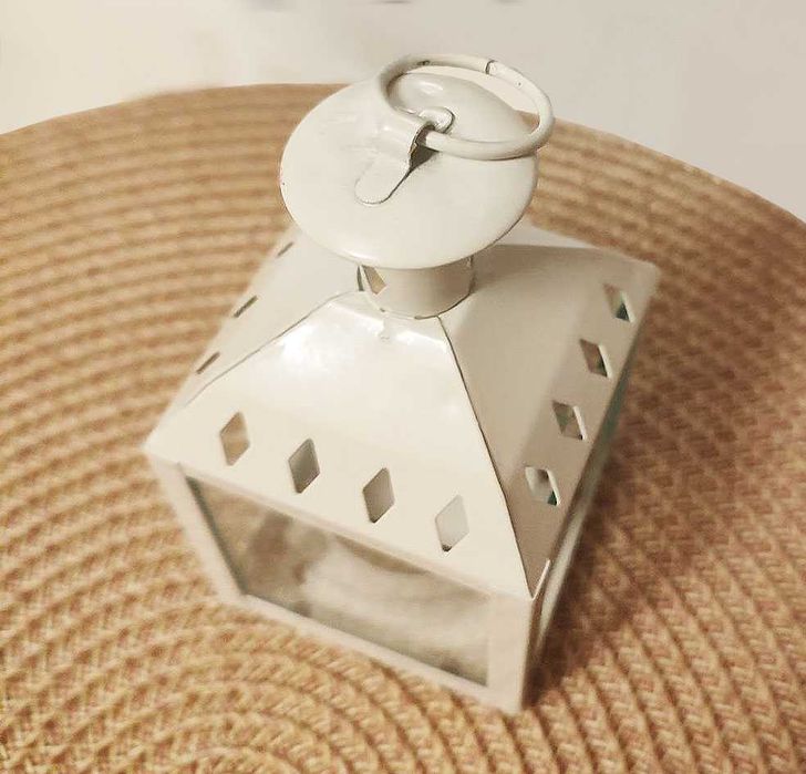 Белый декоративный подсвечник, фонарик для уютного вечера