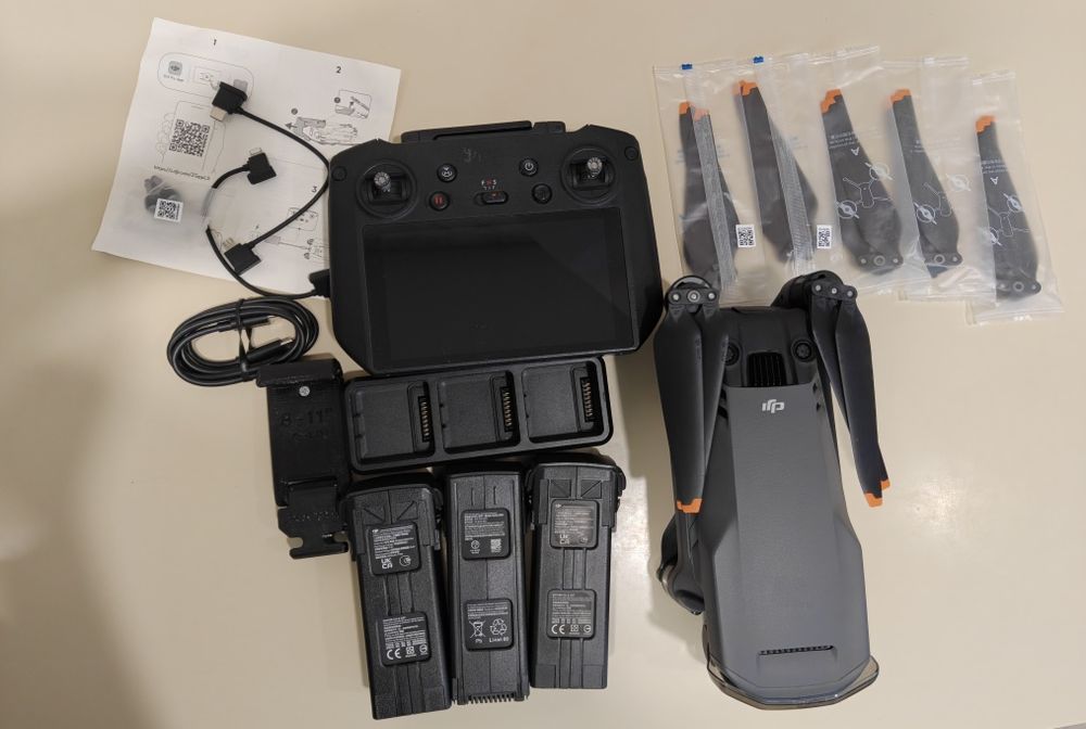 DJI Mavic 3 + DJI RC Pro | 10 циклів | Fly More Combo |
Опис:
