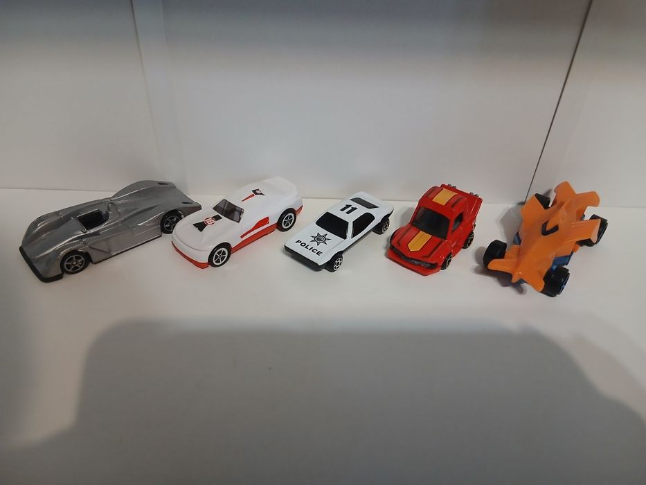 Машинки Hot Wheels і інші бренди