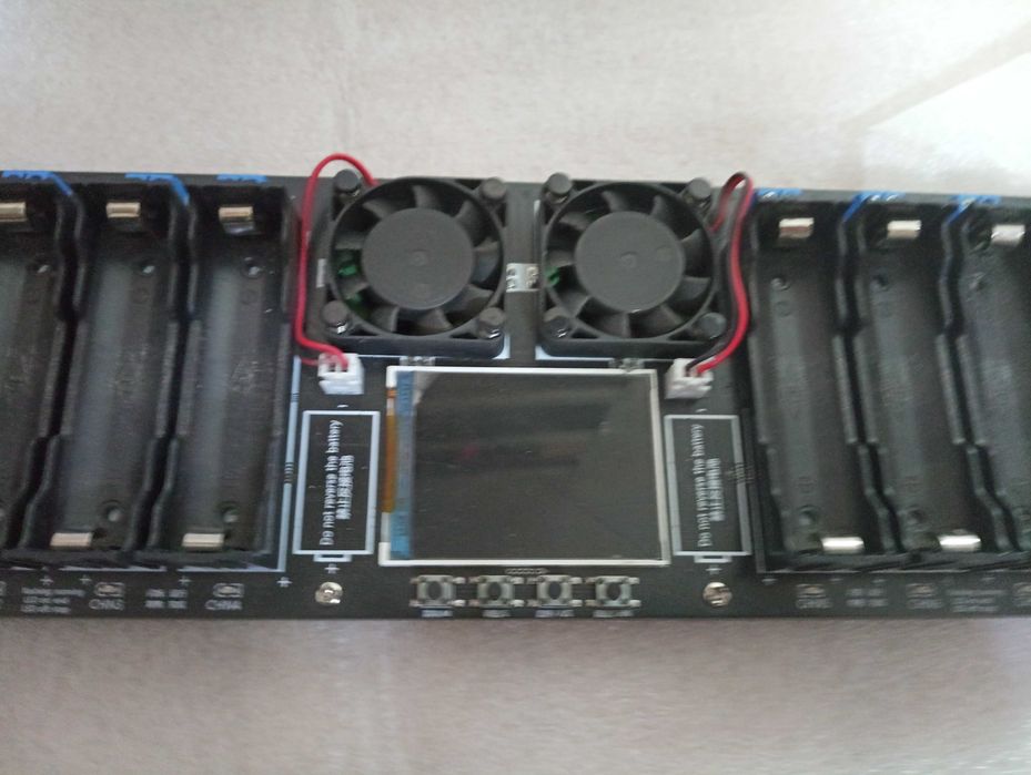 Tester miernik ogniw akumulatorów Li-ion 18650 8x