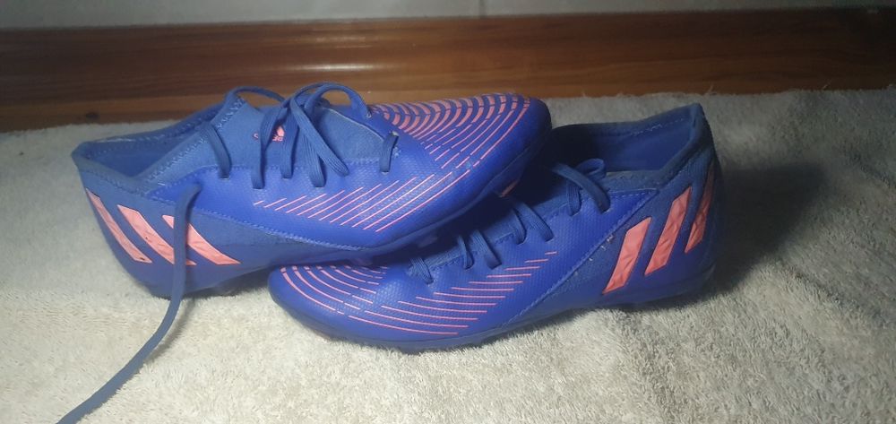Футбольні бутси adidas predator