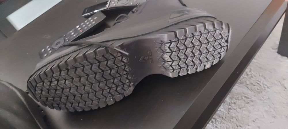 As botas são ALL STAR