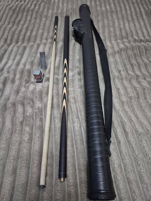 Кий "Вертикаль" черный граб, тубус, мел, держатель для мела, тример