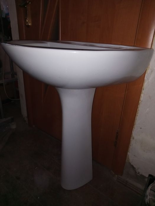 Умывальник " Тюльпан"Cersanit,Cостояние нового.