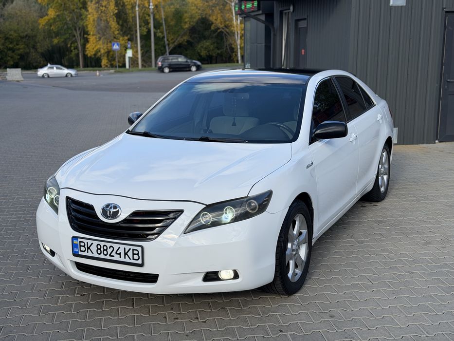 Продам Toyota Camry гібрид