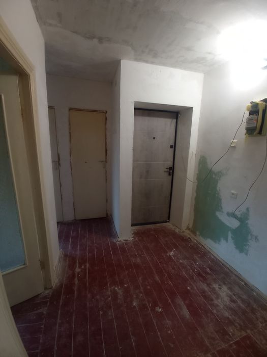Продам трикімнатну квартиру, м.Біла Церква .Під власний ремонт.